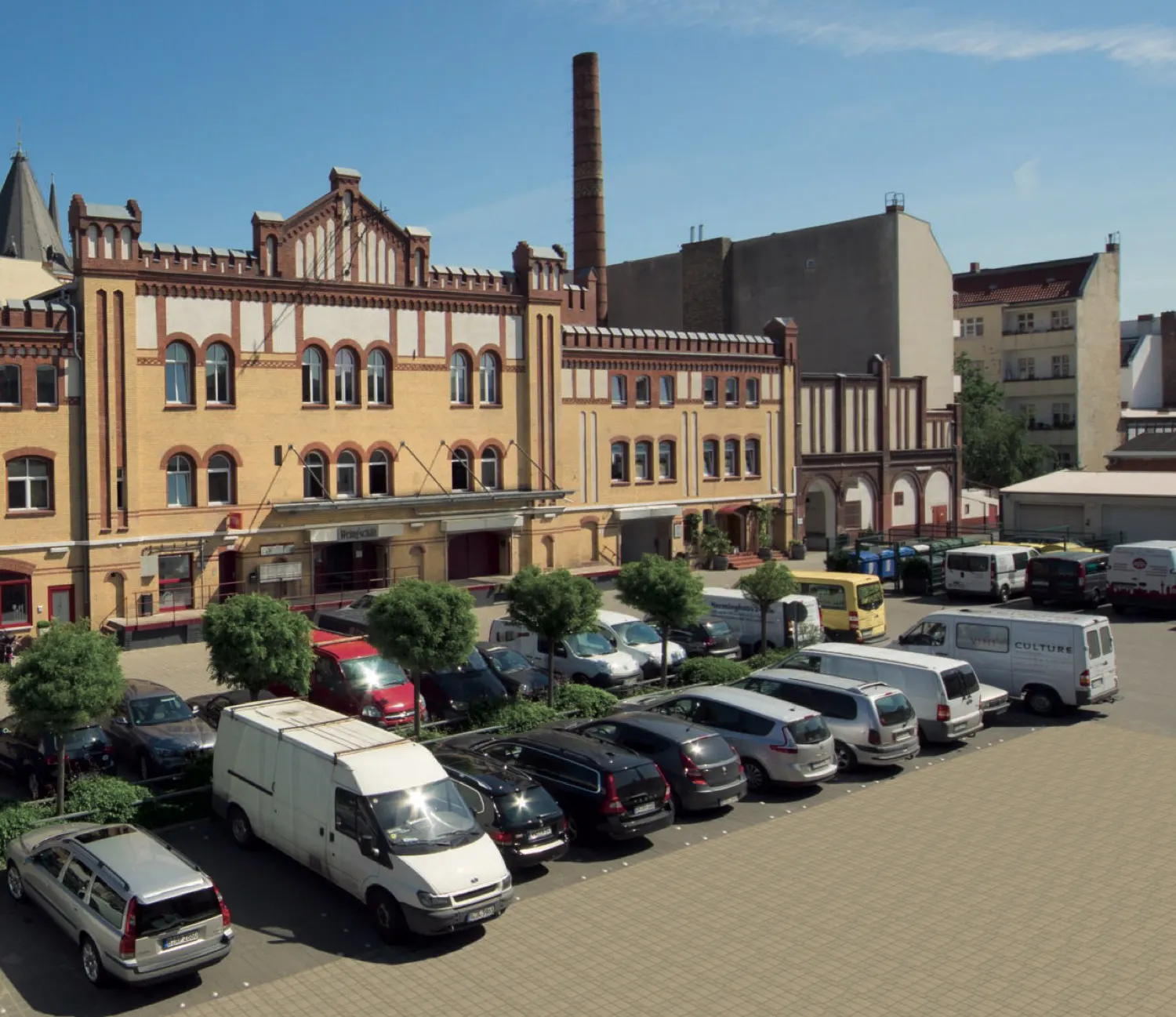 Bockbrauerei-Gelände vor dem Umbau – historisches Schwankhaus mit Hof